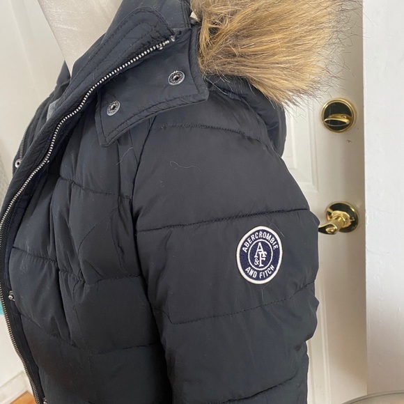 Knee length black puffer coat, Abercrombie - Picture 4 of 8